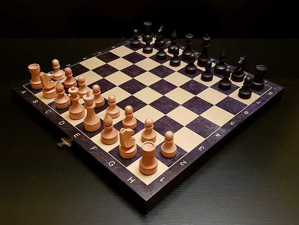 Шахмати дерев'яні з шахматною дошкою