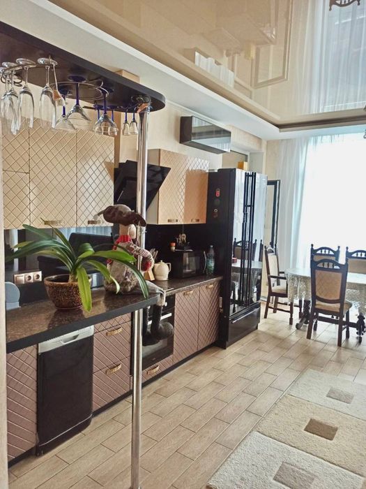 Продам 3 кім простору квартиру ЖК Панорама Сімфіропільська Центр