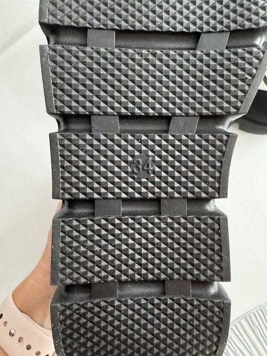 Новые теплые ботинки