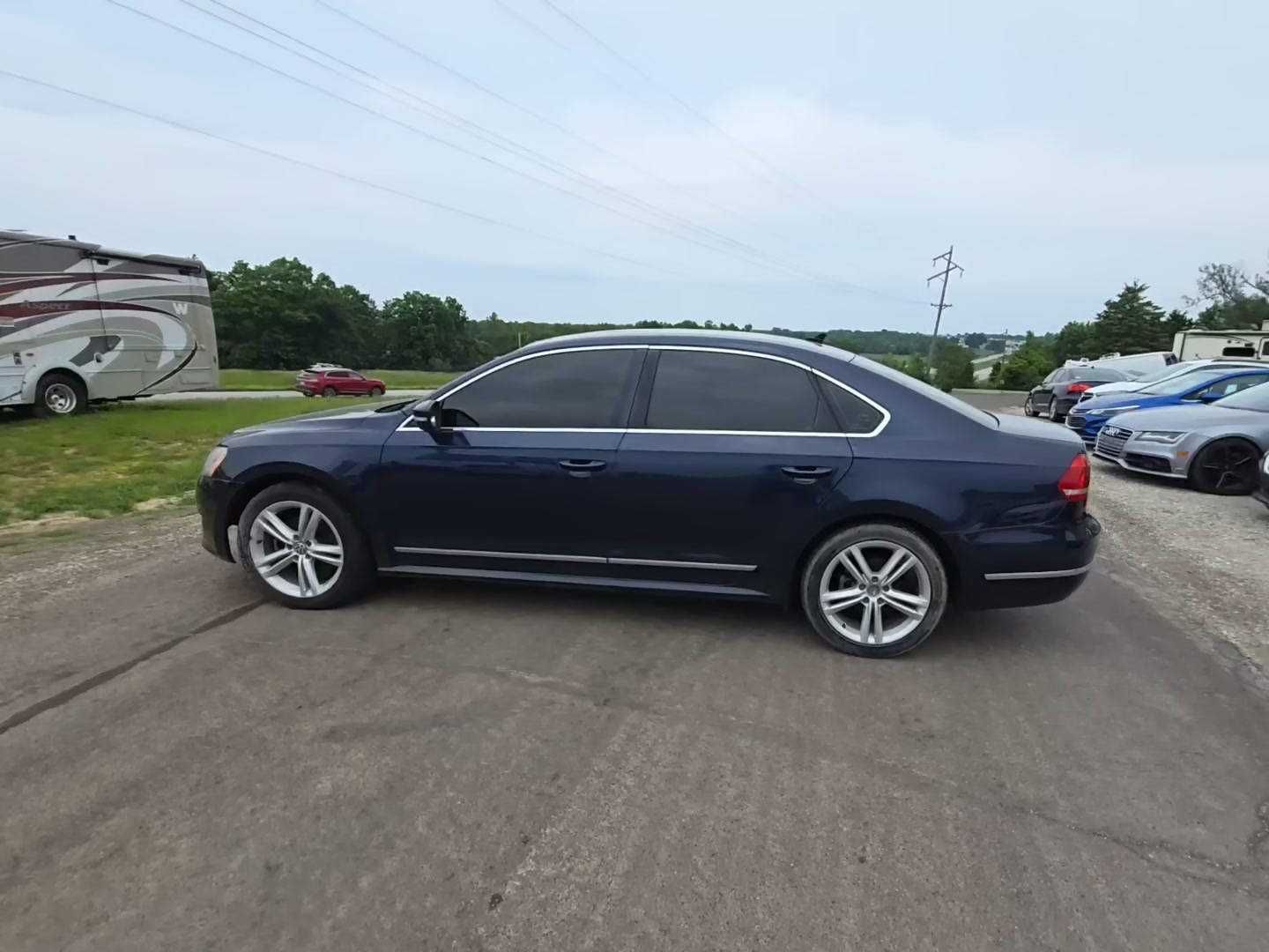 2014 Volkswagen Passat TDI SE w/Sunroof & Navigation Ціле авто