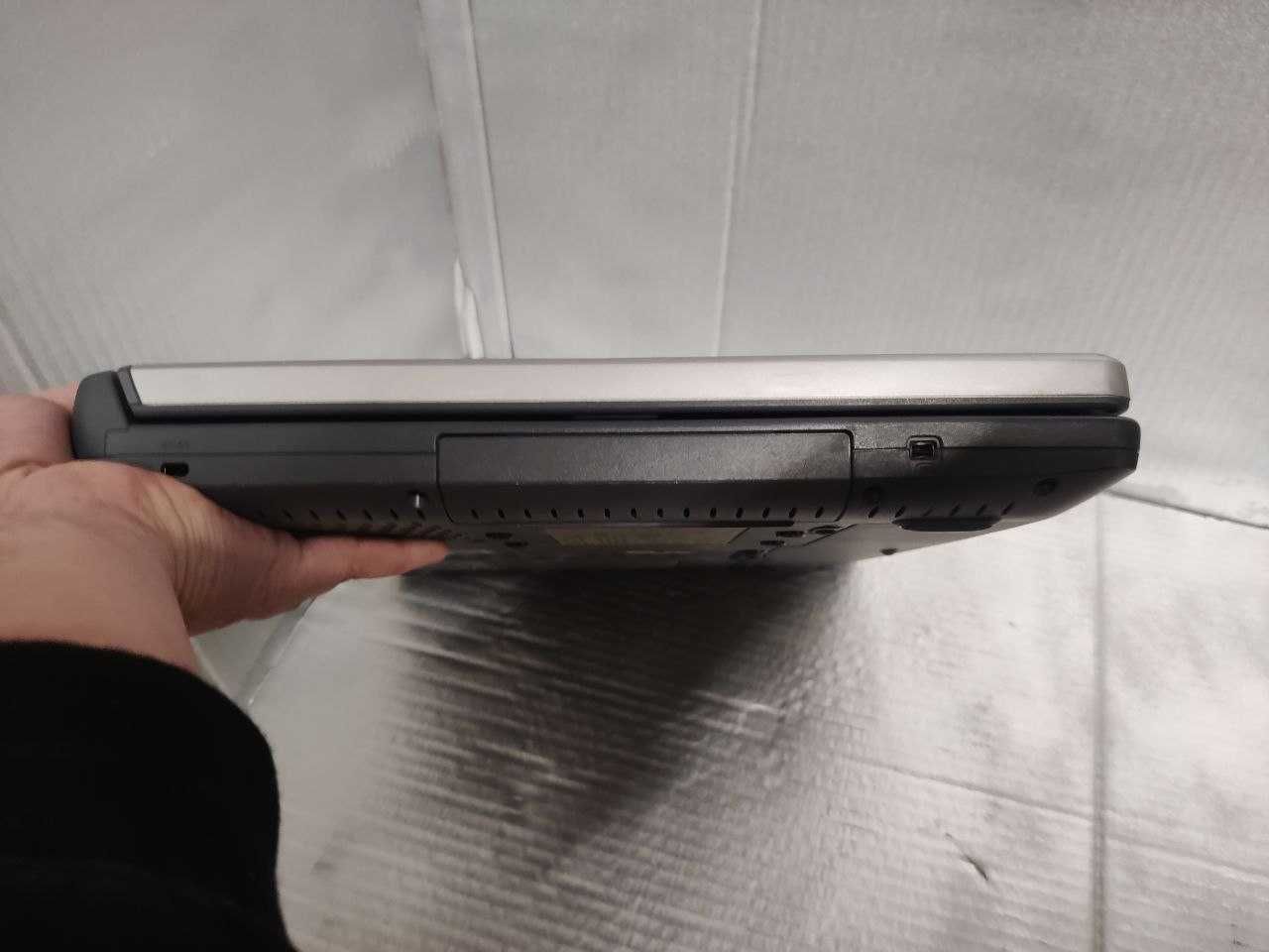 Вінтажний ноутбук COMPAQ PPRESARIO 3000