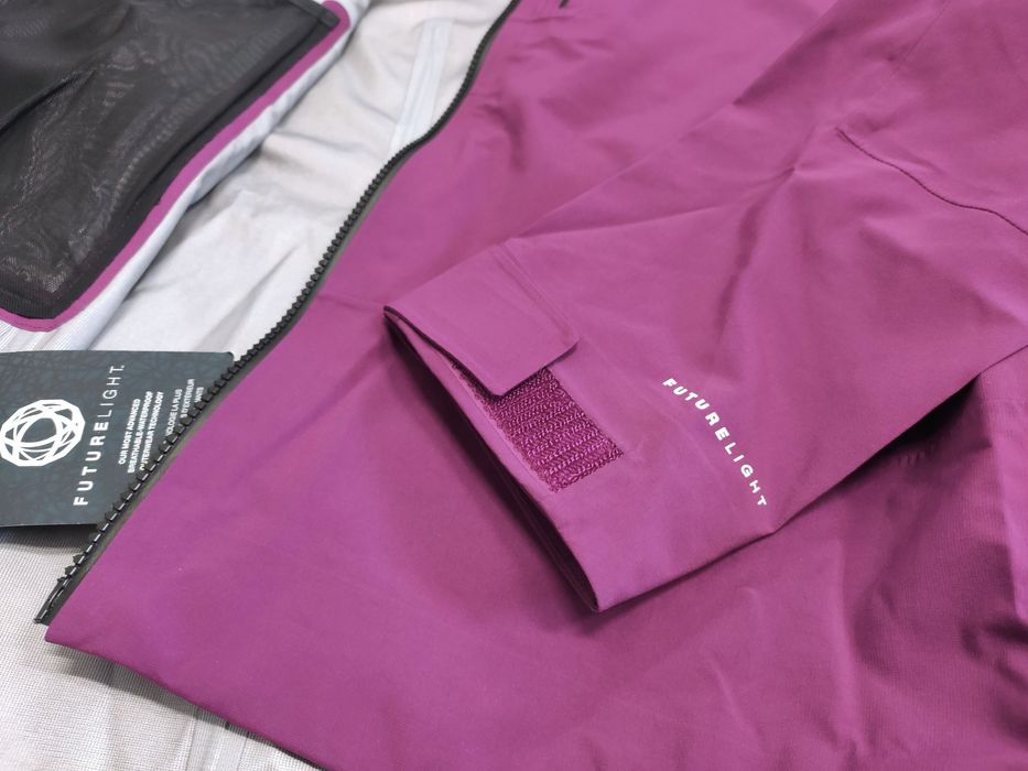 Жіноча штурмова мембранна куртка The North Face Summit FUTURELIGHT