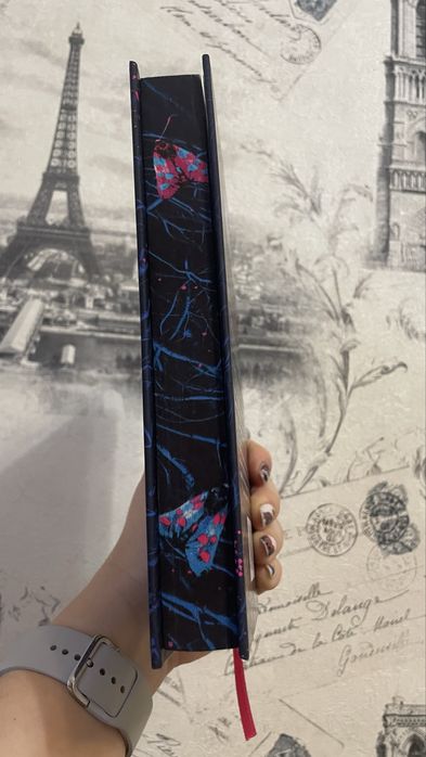 “Спільнота бездушних дівчат” — Лора Стівен