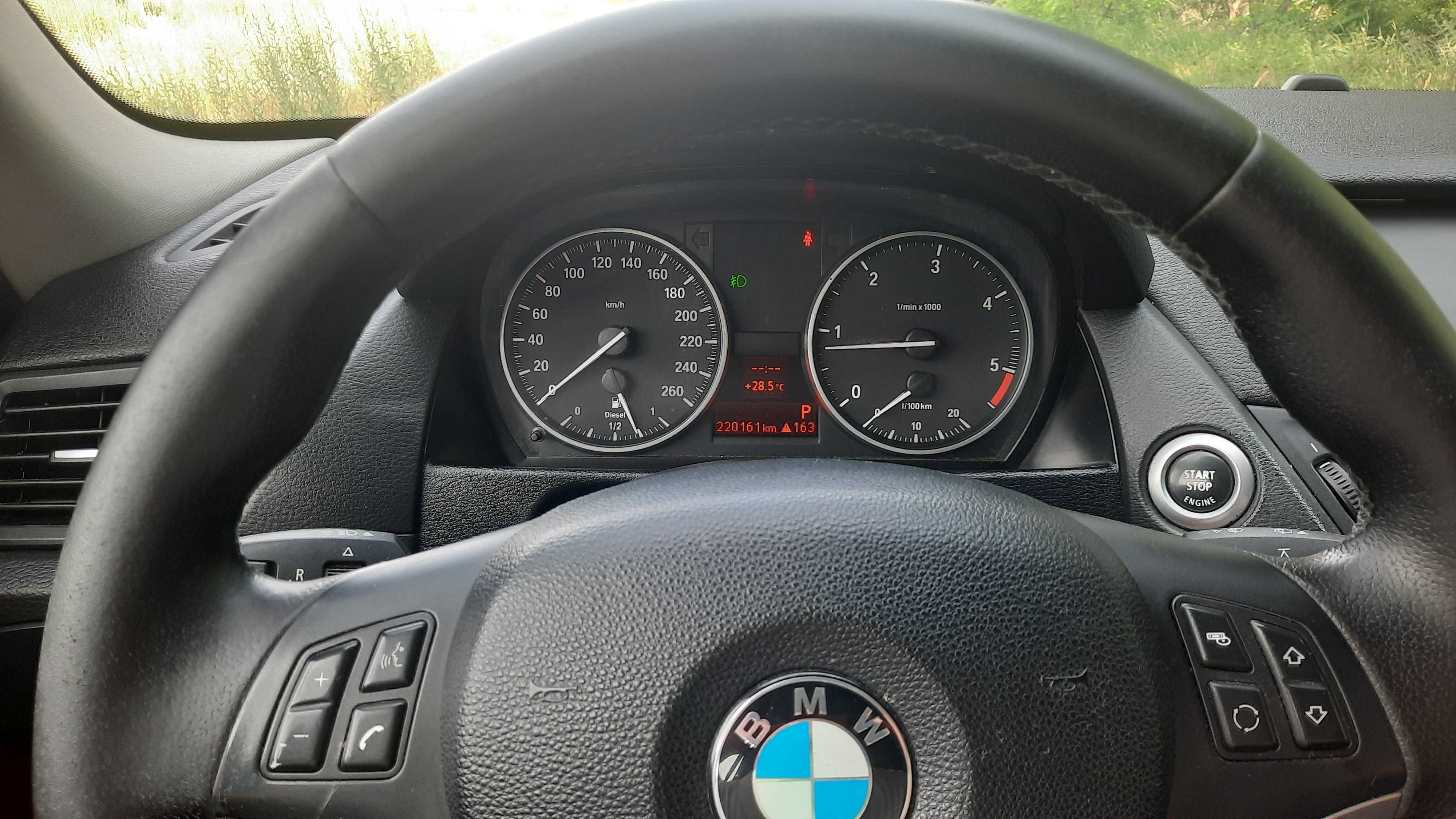 Офіційна BMW X1 2.0d повний привід AWT ,обслужена