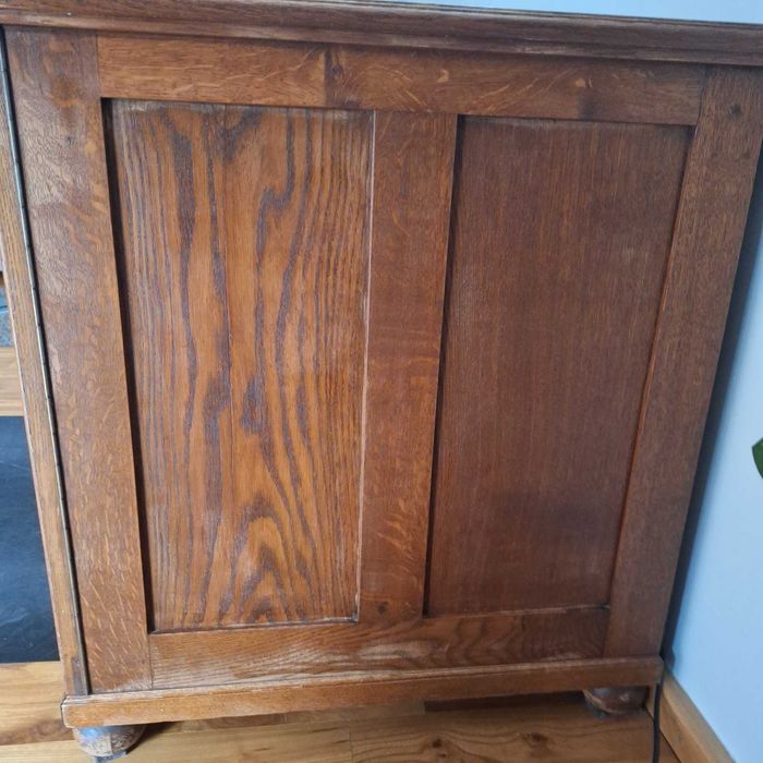 stare biurko z klimatem