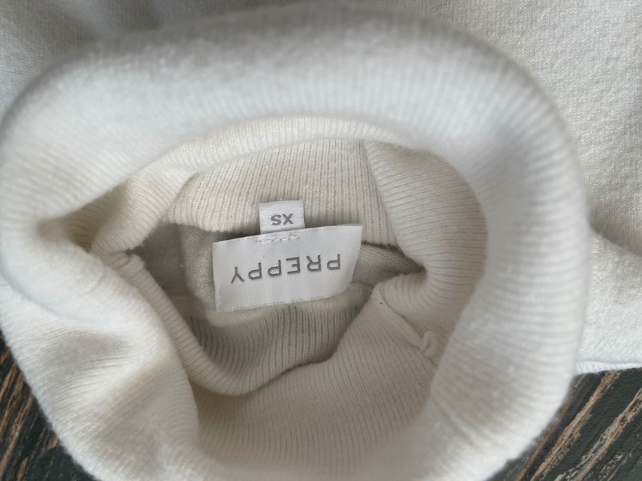 Preppy. Свитер гольф белый 66% вискоза р S/М