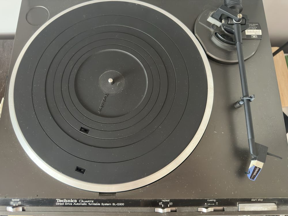 Gramofon Technics Quarts SL-Q300