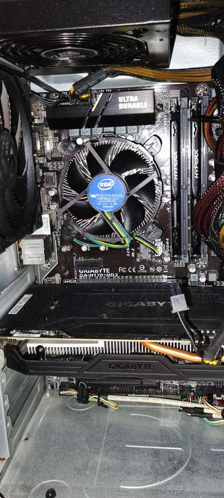 Komputer stacjonarny  Procesor: Intel i5-6600 - bardzo dobry stan