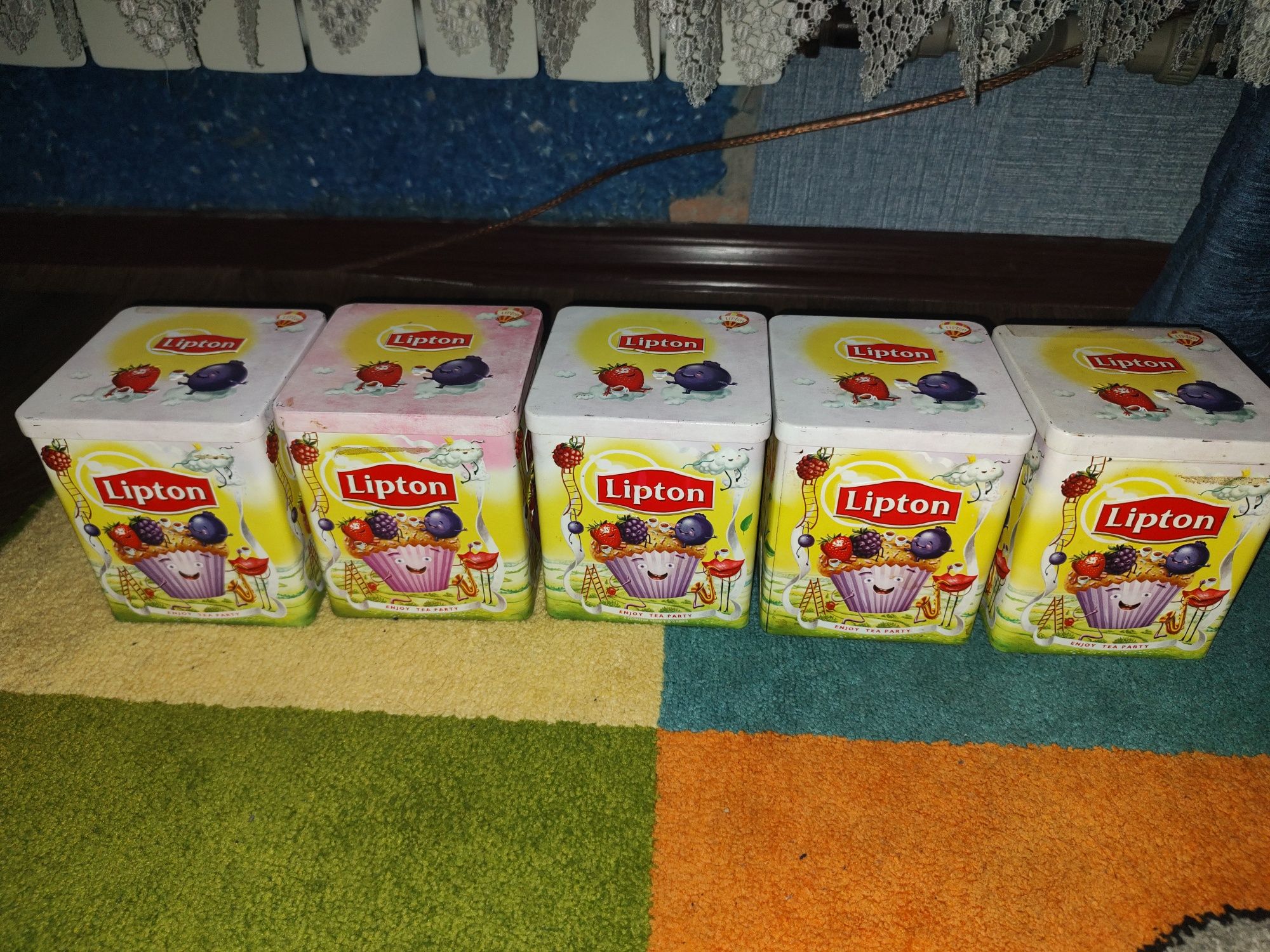 Металеві коробки Lipton