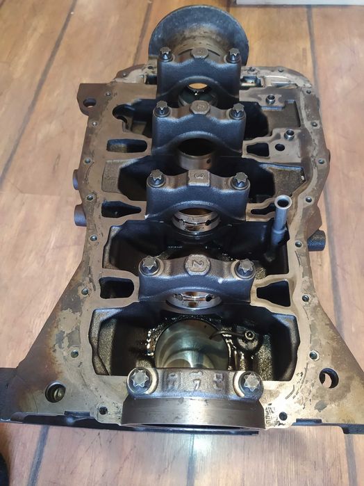 Продам бугеля и болты на двигатель к9к 1,5 DCI.