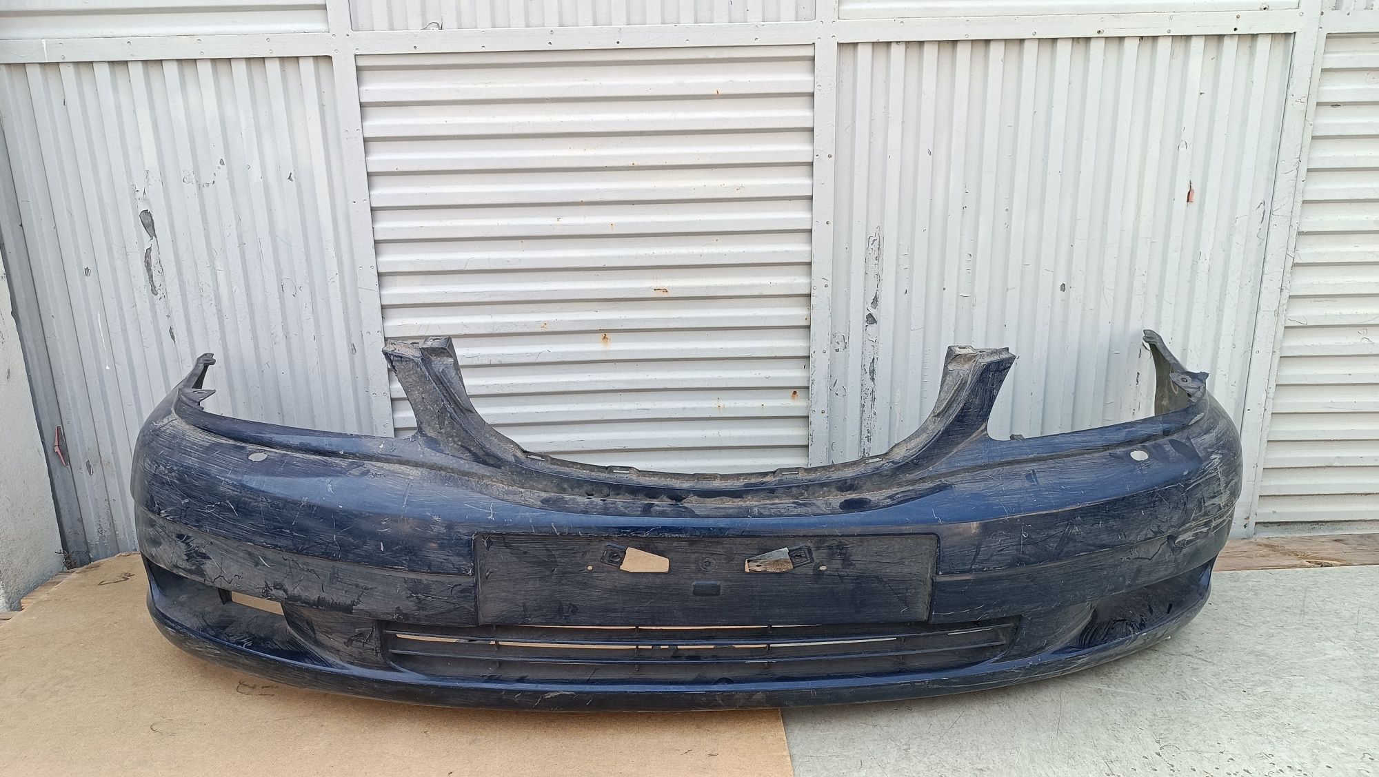 Vendo parachoque de frente Toyota Avensis ano 200/03