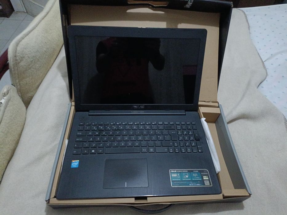 Portátil ASUS F553M