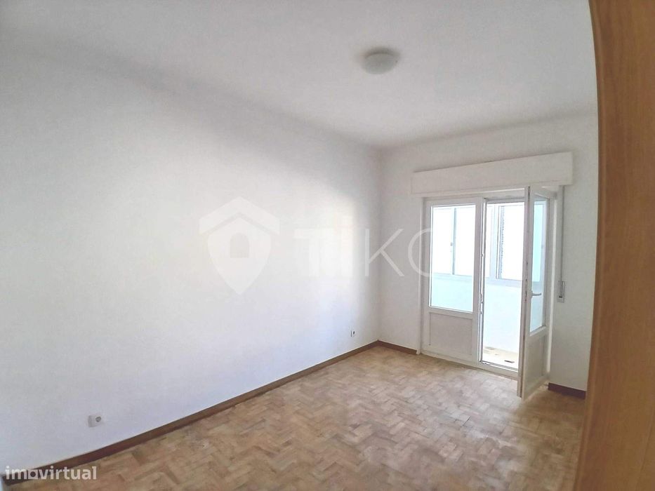 Apartamento T3 em Renovação com Excelentes Áreas em Setúbal