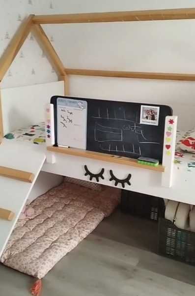 Cama casinha com escorrega e quadro de giz + colchão