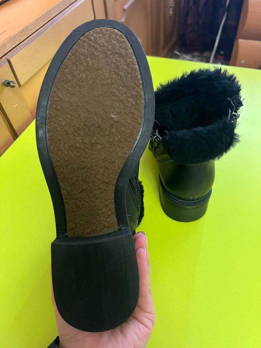 Дівочі черевики для підлітка