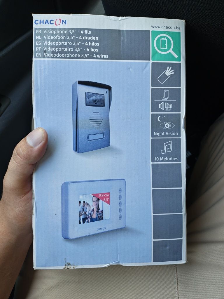 Sistema de campainha com videovigilância e destrancador electrónico