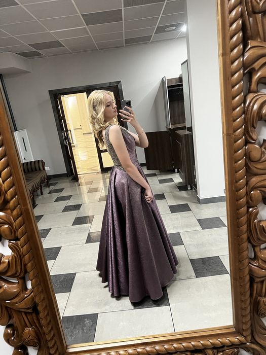 Вечірня сукня, випускне плаття