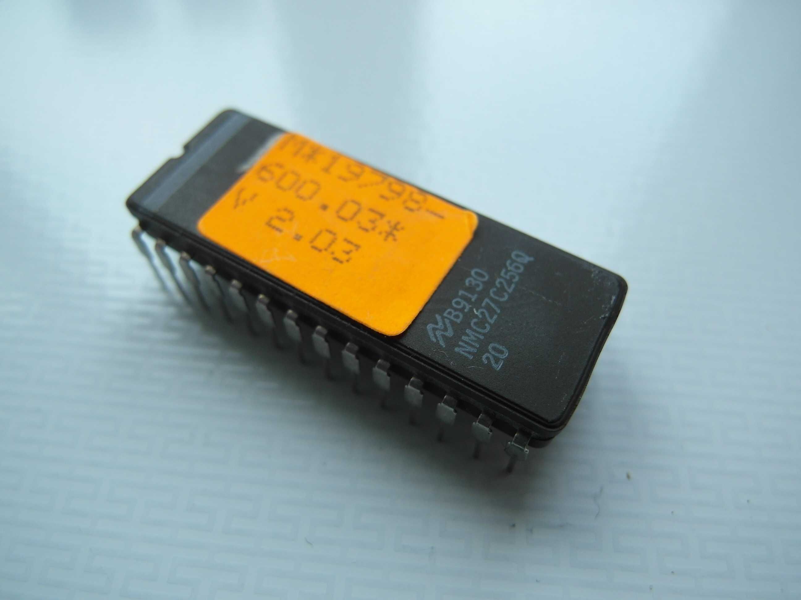 NMC27C256Q  EPROM 256Kbit UV  DIP28CW_1szt.