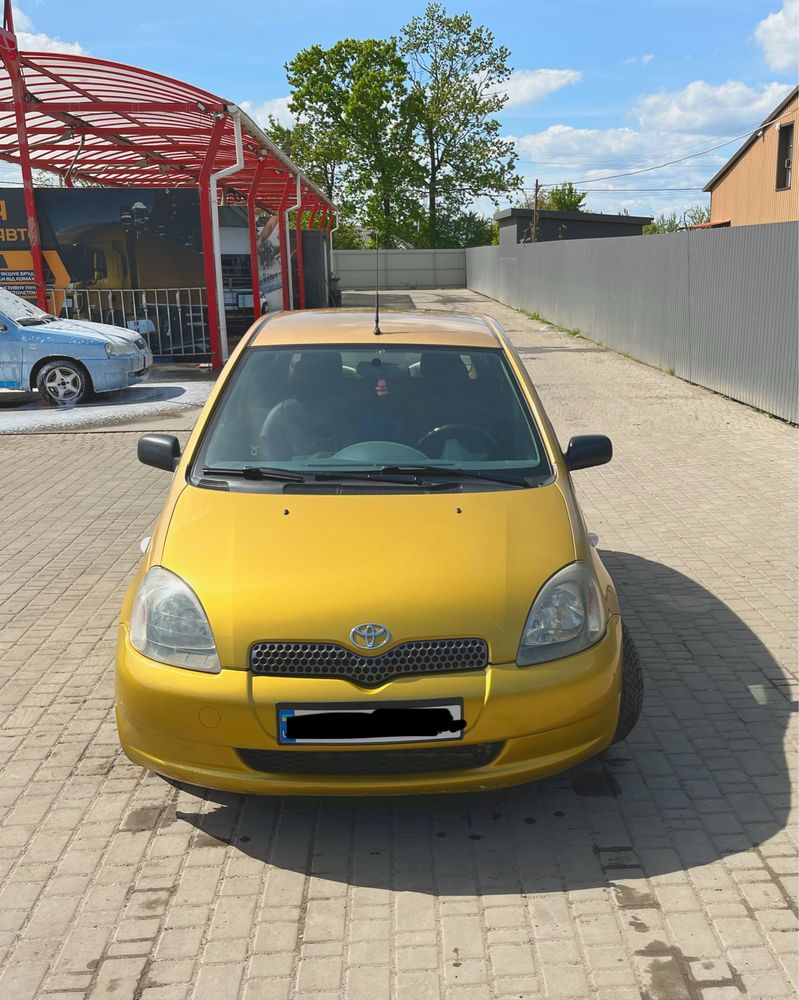 Тойота Яріс Toyota Yaris 1.3