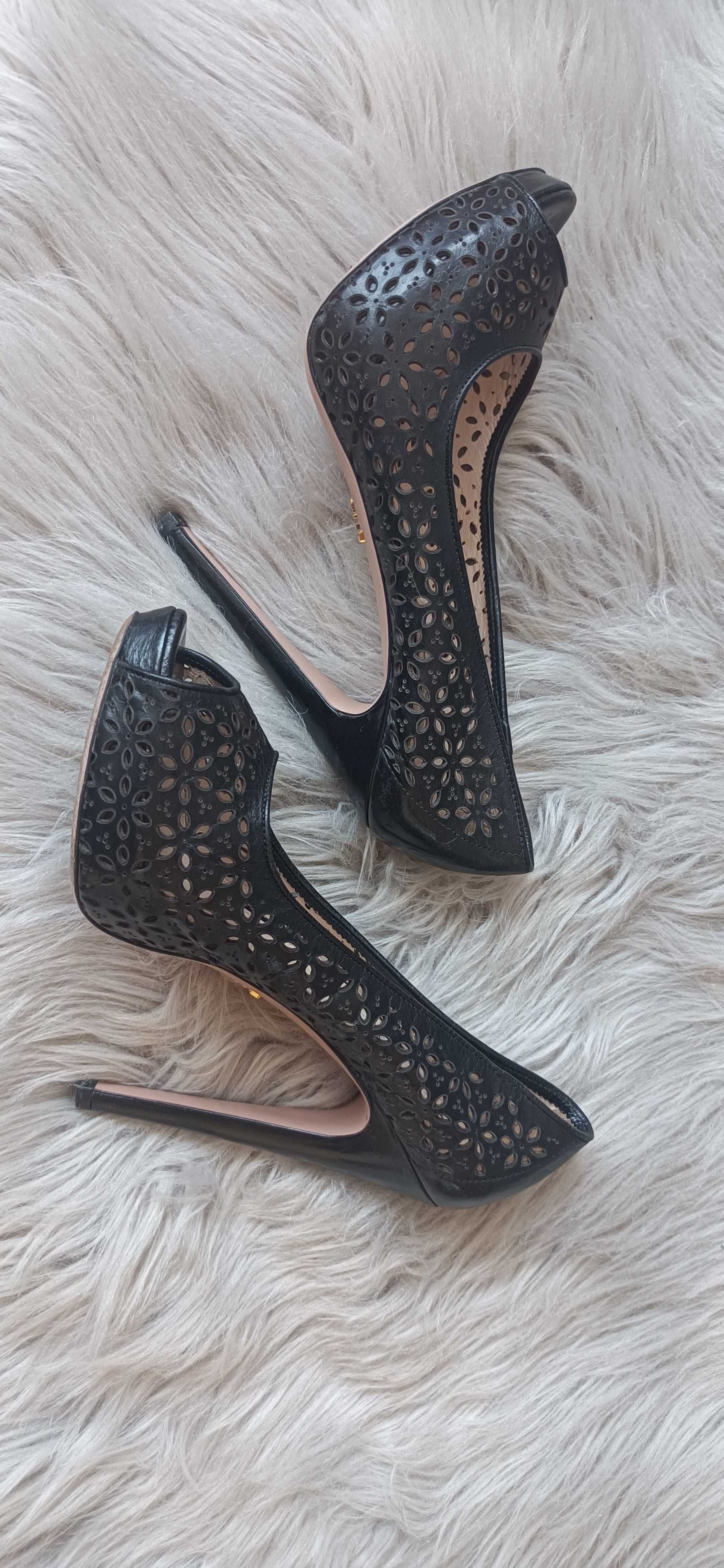 Prada czarne czółenka open toe r.38