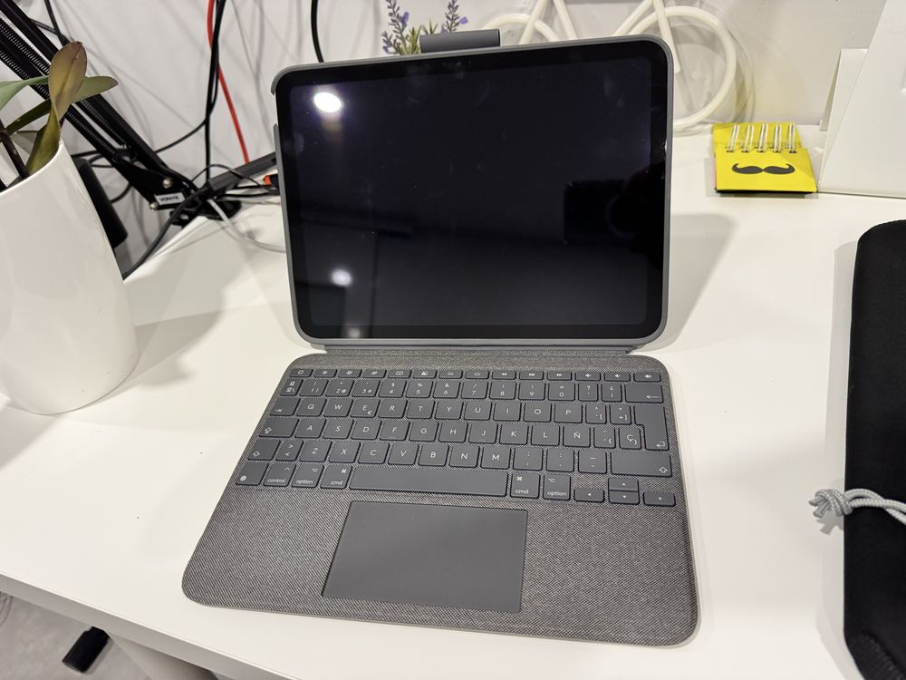 Capa Logitech Combo Touch Ipad 10 - capa com teclado