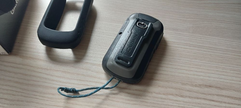 Garmin eTrex 30x – nawigacja, GPS turystyczny + dwa etui, instrukcja