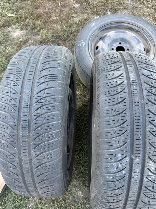 Диски з ризиною R15 на Dacia Reno Logan