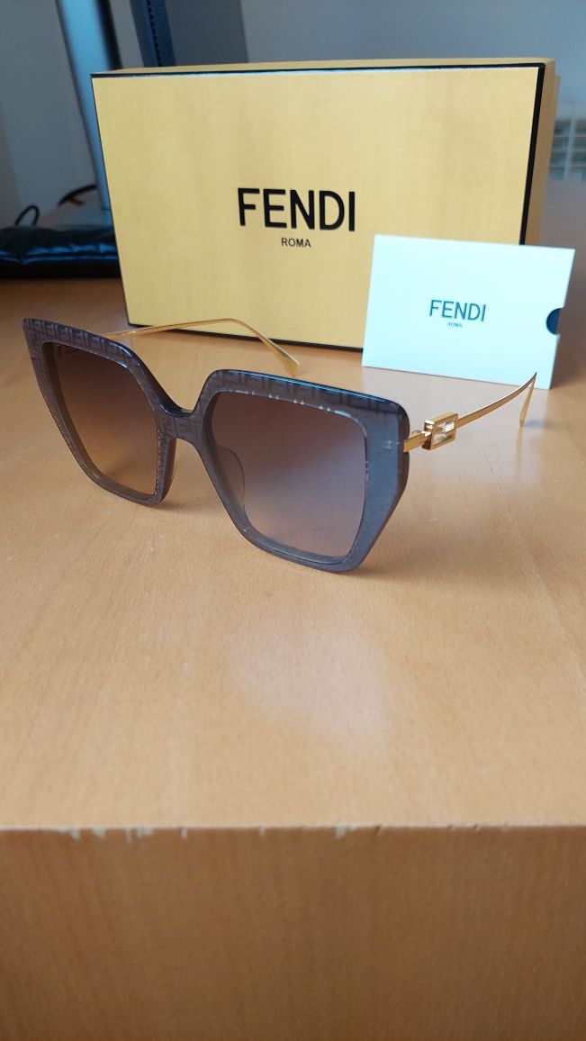 Óculos de sol FENDI como novos (FN000579) - Senhora