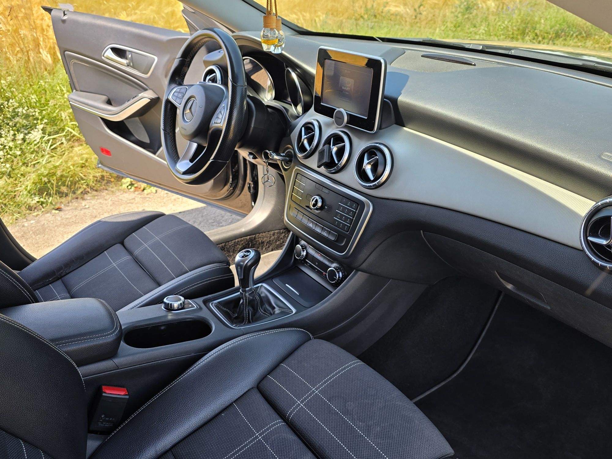 Mercedes CLA 180 polski salon