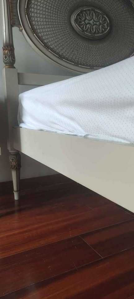 Cama de solteiro vintage com colchão e estrado