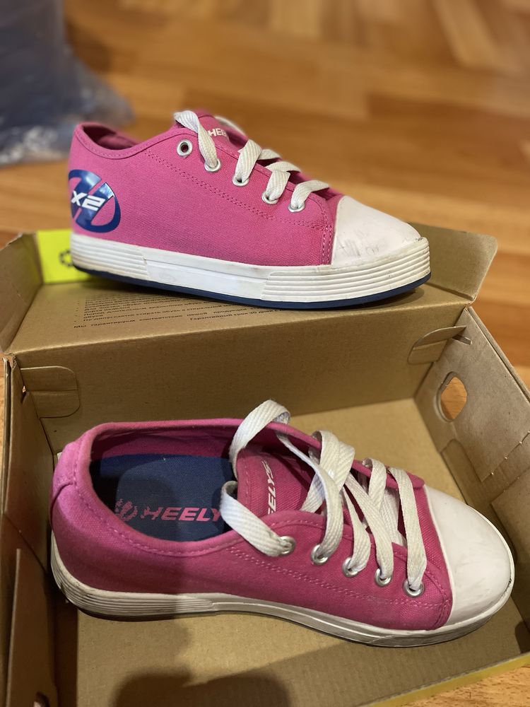 Heelys Роликові кросівки