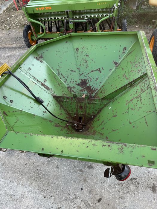 W ofercie rozsiewacz Amazone ZA-F 604R