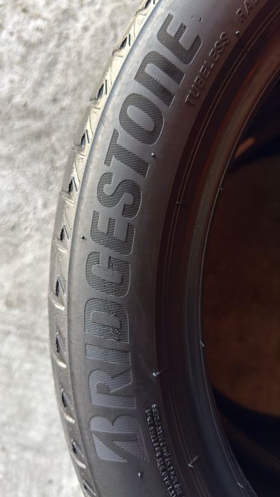 Pneus 225/45r17 Bridgestone Turanza T005 com 75% piso