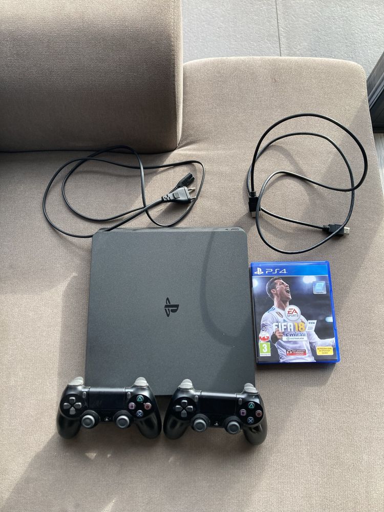 PS 4 Slim 1TB + 2 kontrolery + gra