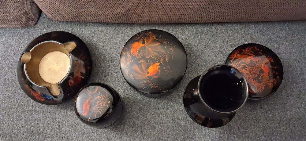Sprzedam komplet naczyń z laki