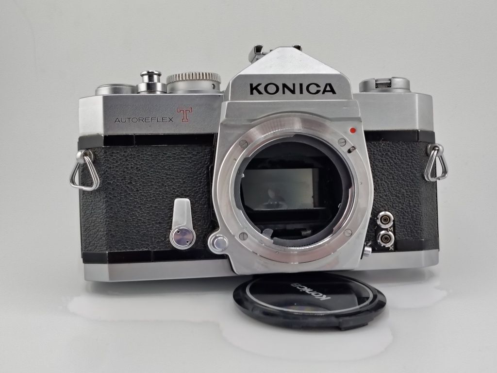 Плівкова фотокамера Konica Autoreflex T + Hexanon AR 50/1.4