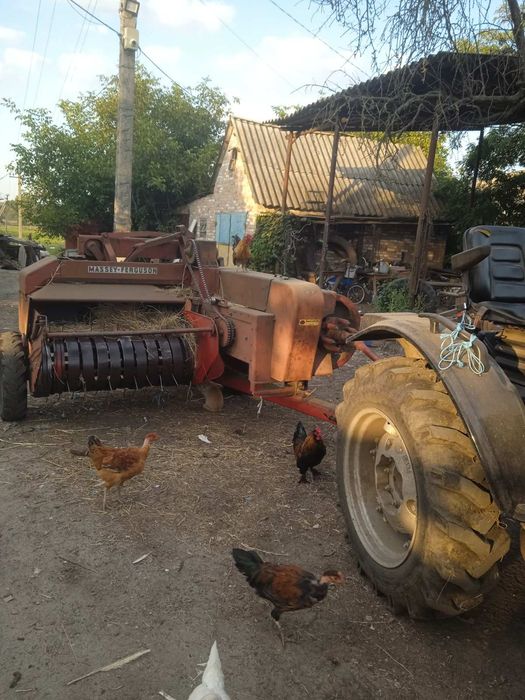 Прес підбирач Massey Ferguson