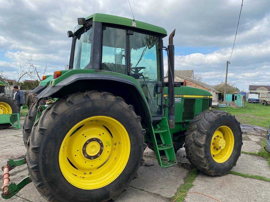 John Deere 6810 трактор сільськогосподарський