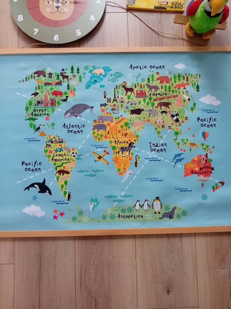 Zestaw do pokoju dziecięcego w stylu jungle miarka mapa zegar lew