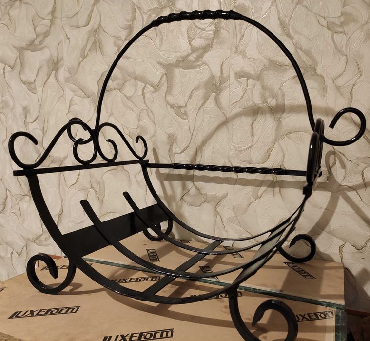 Кована дровниця для камiну ,мангалу печi або котла .