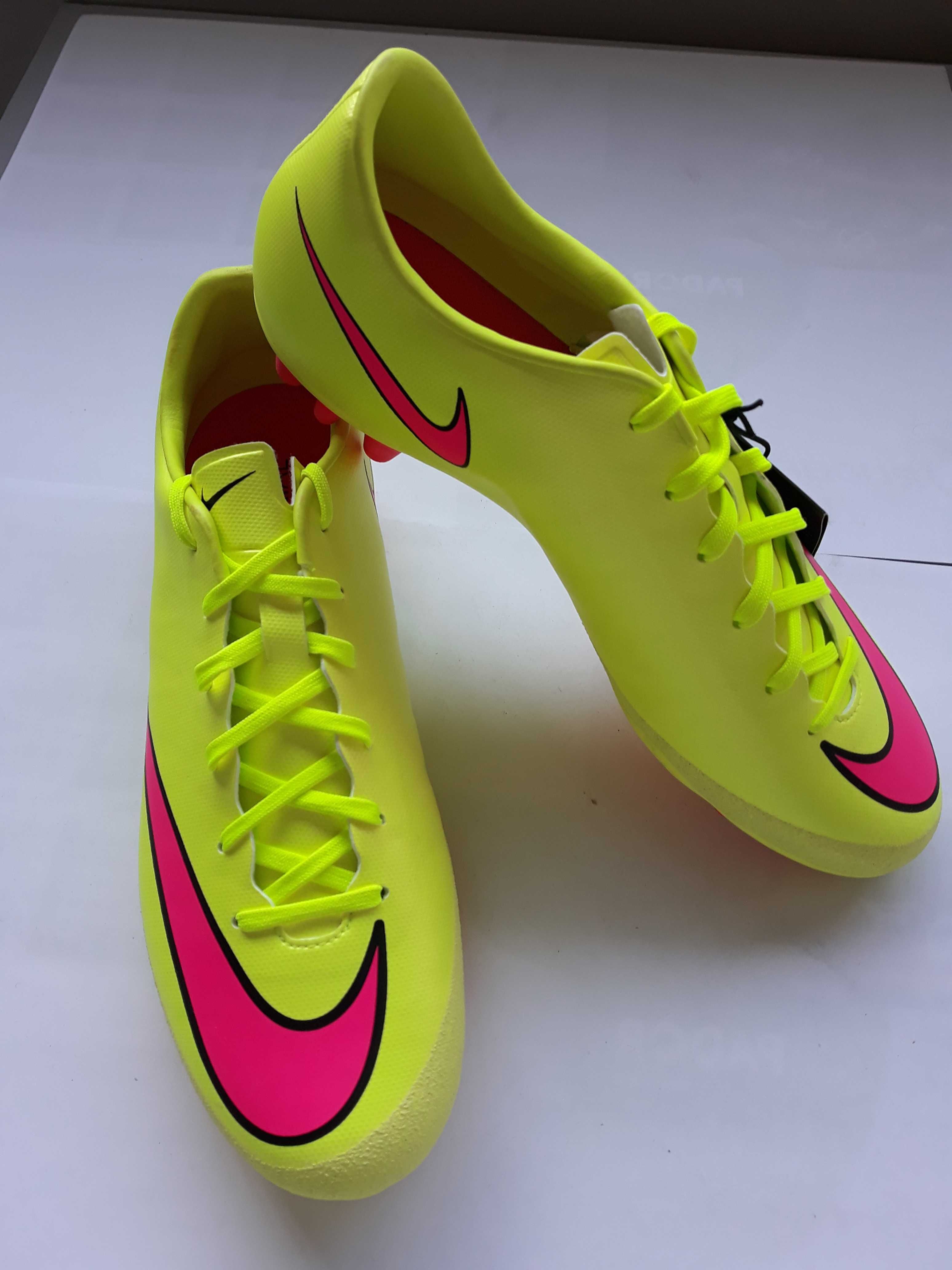 Chuteiras Nike Mercurial Victory - n.º 43