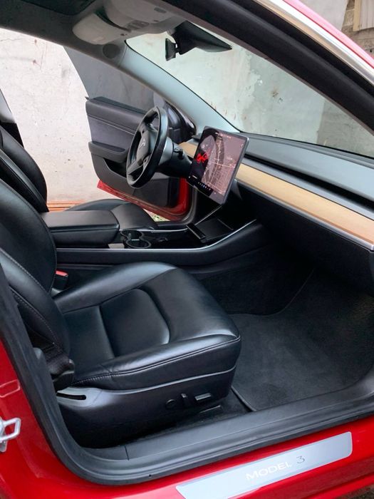 Tesla Model 3 Аренда авто Ниссан Лиф Leaf электро оренда машин