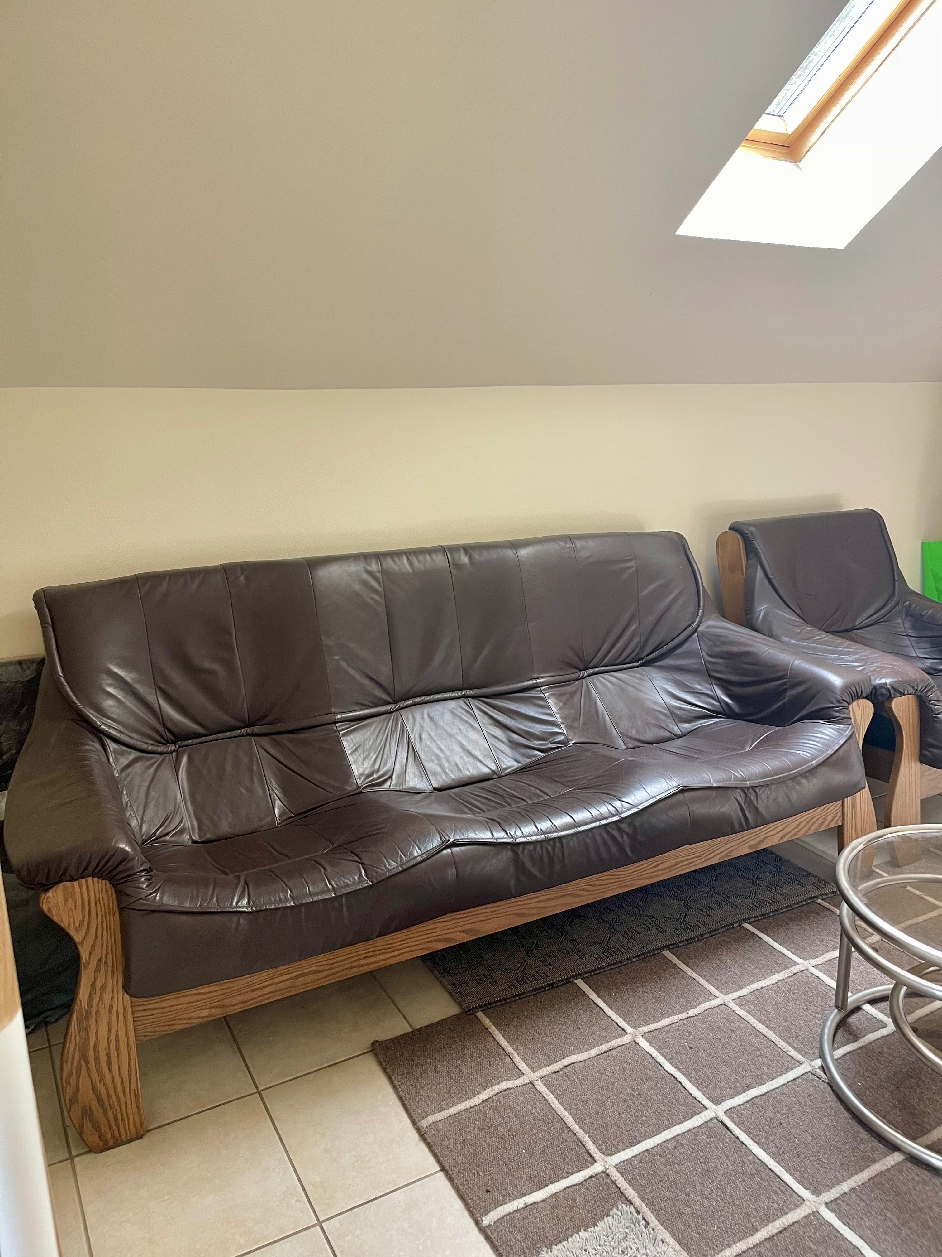 Skórzany zestaw wypoczynkowy  Sofa, dwa fotele.