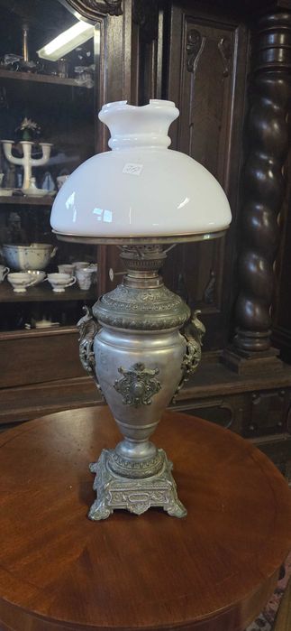 Lampa naftowa - wysokość 67 cm.
