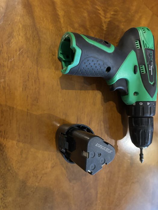 Акумуляторний шуруповерт