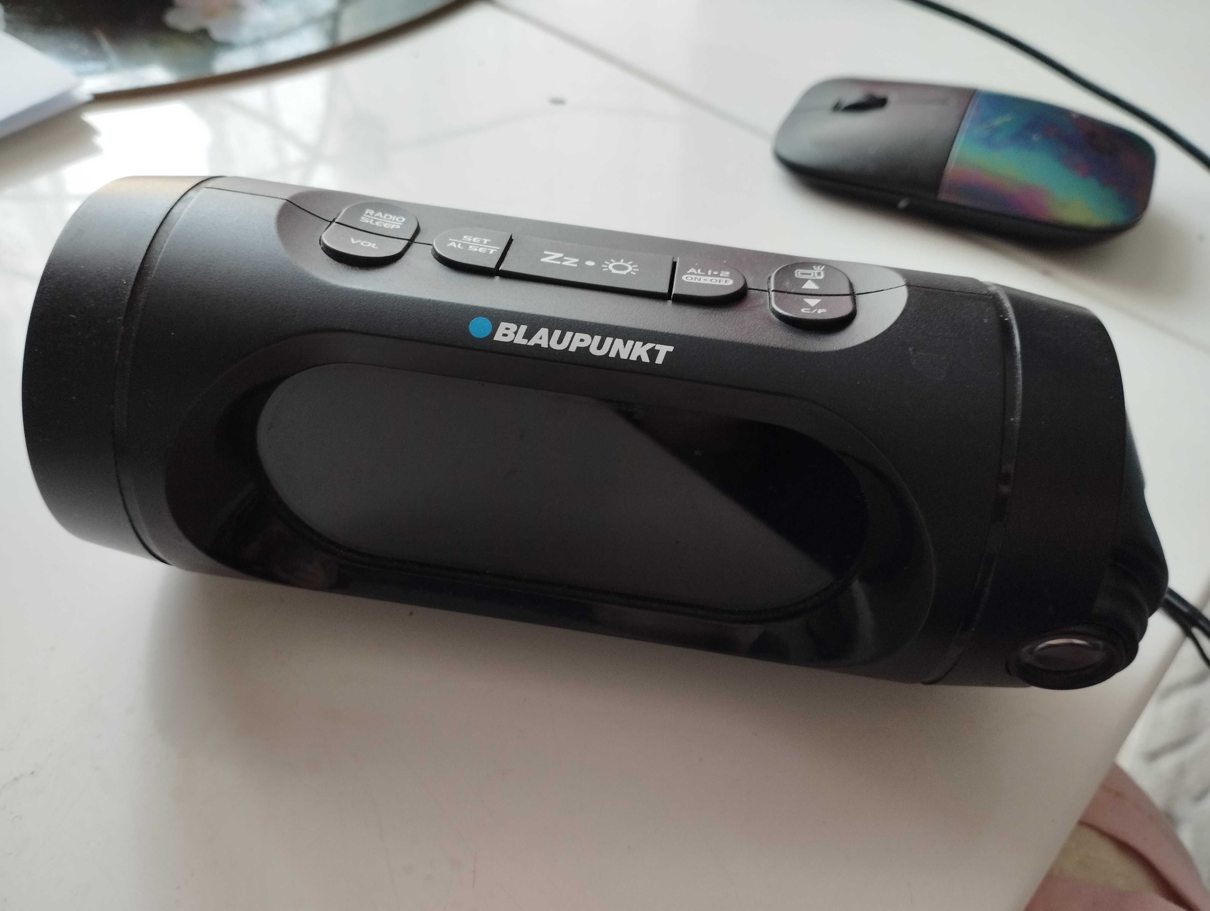 Radio BLAUPUNKT z USB i projektorem