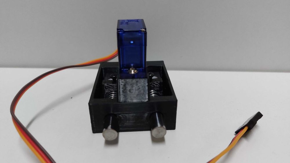 Mechanizm klap spustowych do łódki zanętowej