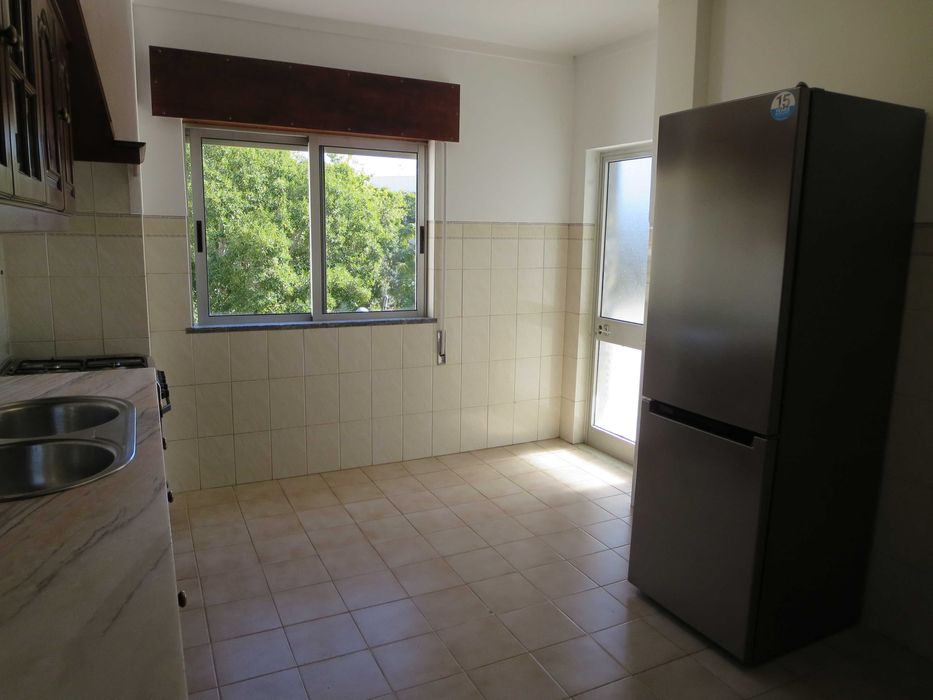 T2 Faro - central com muita luz e boas áreas