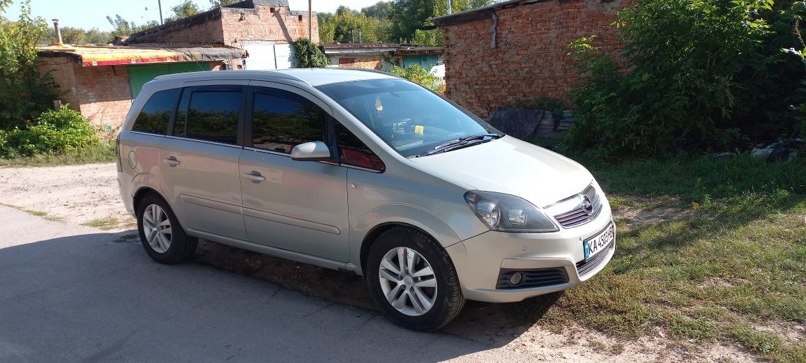 Мінівен Opel Zafira B