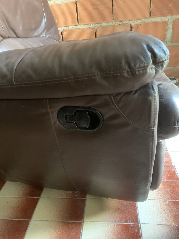 Poltrona em pele reclinável